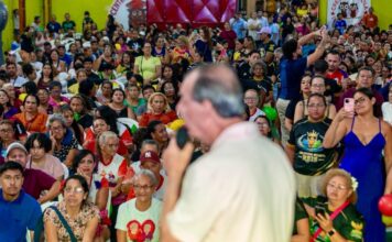 Em grande reunião na zona leste de Manaus, Omar propõe ampliar rede de saúde para destravar fila do Sisreg no Amazonas