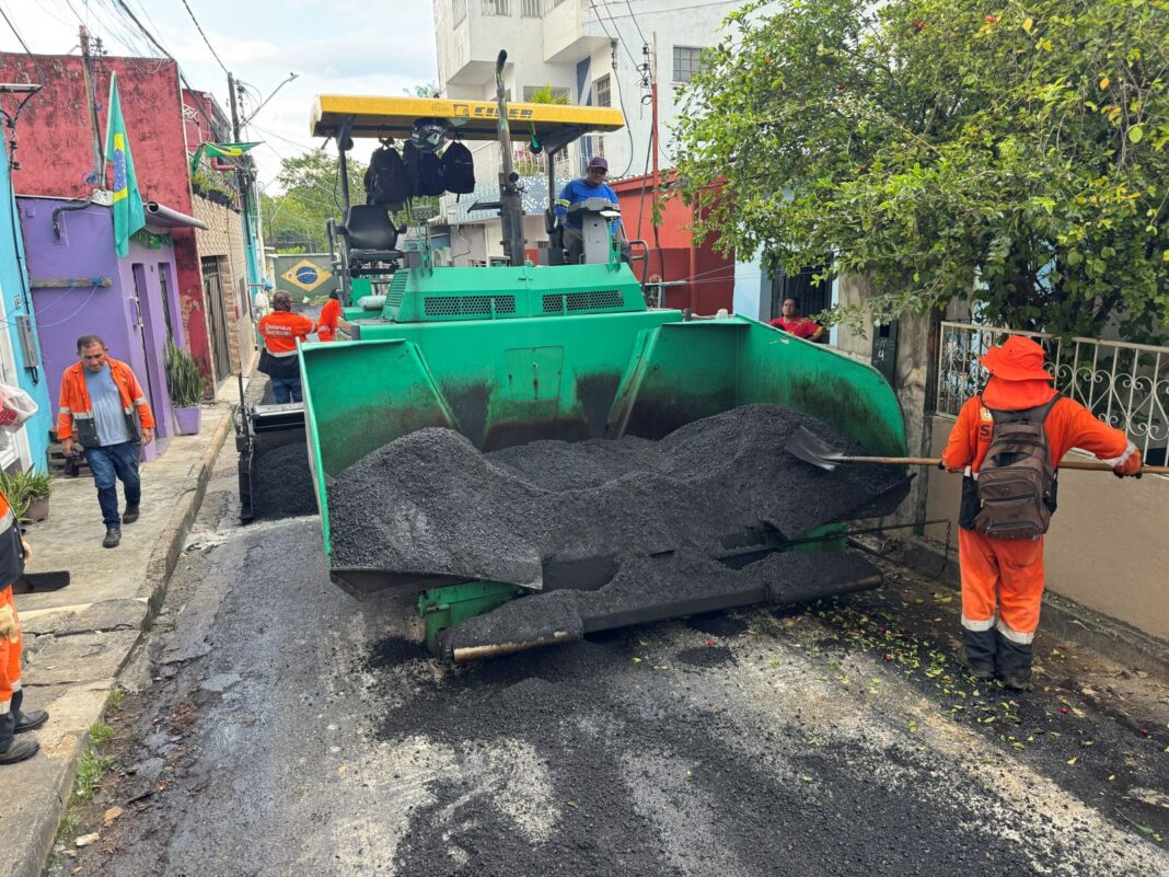 Prefeitura de Manaus aplica 100 toneladas de asfalto e transforma mobilidade no bairro da União 4