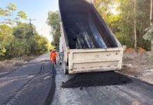 Prefeitura de Manaus aplica 120 toneladas de asfalto e transforma trechos do ramal do Brasileirinho, na zona Leste