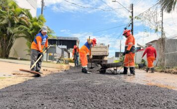 Prefeitura de Manaus avança com recapeamento no bairro Flores e reforça mobilidade e segurança na zona Centro-Sul
