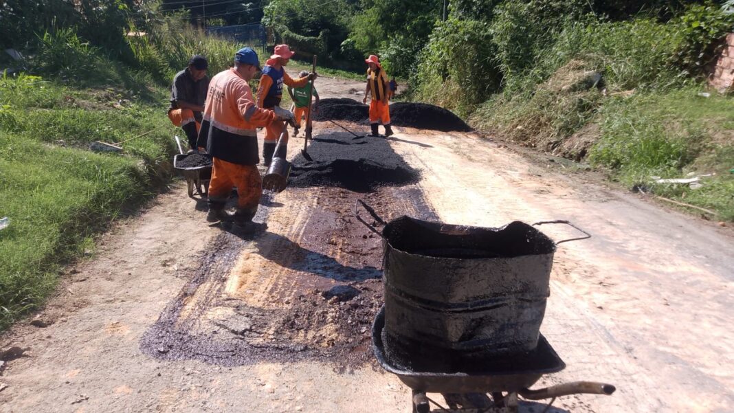 Prefeitura de Manaus intensifica recuperação asfáltica na comunidade Jardim Mauá e melhora mobilidade na zona Leste