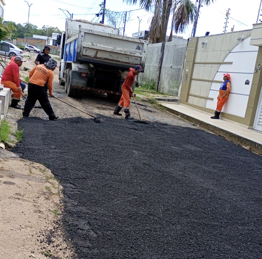 Prefeitura de Manaus intensifica recuperação asfáltica no bairro Flores e garante mais segurança e mobilidade à população