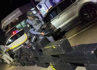Após perseguição de 30 km, PM Rodoviária prende motorista com quase meia tonelada de maconha no interior