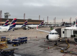 Anvisa atualiza regras de segurança sanitária para aviões e aeroportos
