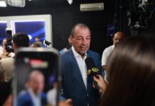 No primeiro debate, Omar destaca mudança com experiência e apresenta plano para reorganizar serviços públicos