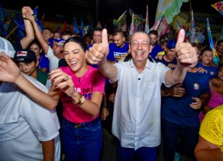 Diante de multidão nas ruas de Parintins, Omar apresenta proposta para construir hospital regional para o Baixo Amazonas
