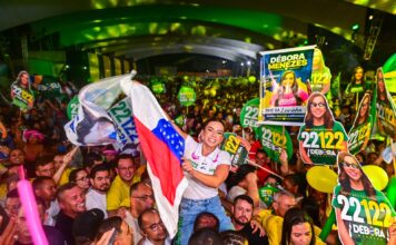 Com mais de 15 mil pessoas no Tarumã Fest, Débora Menezes lança campanha e reafirma compromisso com a defesa das crianças, famílias e das mulheres do AM