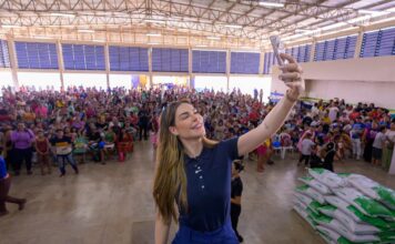 Primeira-dama Thaisa Cidade acompanha Governo Presente com serviços de saúde, assistência social e cidadania em Tefé