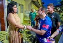 Roberto Cidade reforça diálogo com moradores em caminhada no Alvorada e apresenta propostas para o Amazonas