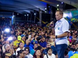 Adjuto Afonso mostra força política e reúne 12 mil apoiadores em lançamento de campanha eleitoral