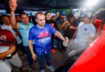 Em Presidente Figueiredo, Roberto Cidade mobiliza apoiadores durante megacarreata