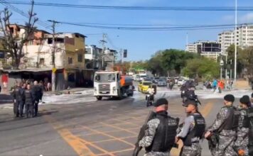 Manifestações contra ação da polícia bloqueiam vias