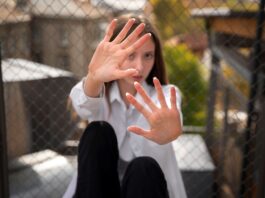 Agosto Lilás reforça combate à violência contra a mulher e importância do acolhimento psicológico