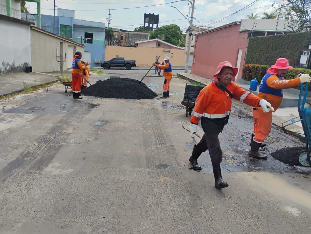 Prefeitura de Manaus intensifica operação ‘Tapa-Buracos’ e recupera via no bairro Planalto