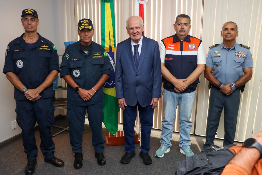 Serafim recebe comandante da Marinha Foto Bruno Leao (3)