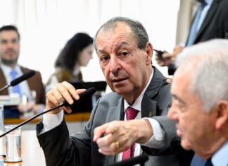 Omar apresenta relatório pelo fim da escala 6×1 e reduz a jornada semanal dos trabalhadores sem redução salaria