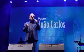 Celebrações católica e gospel abrem programação de sábado do palco Alfândega com shows de Padre João Carlos, Hamilton Azevedo e Mia Lohanny