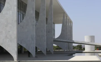 Isenção da “taxa das blusinhas” em compras até US$ 50 é sancionada