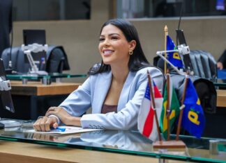 Deputada Mayra Dias se destaca entre as deputadas mais propositivas da ALEAM