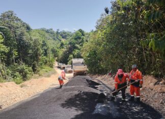 Prefeitura de Manaus pavimenta ladeira do ramal União com 80 toneladas de asfalto e transforma acessibilidade da via