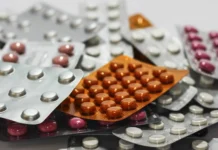 Uso simultâneo de medicamentos exige alerta e revisão médica constantes