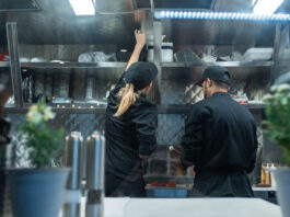 Fim da escala 6×1 vai tirar 5,9 milhões de horas semanais de trabalho de bares e restaurantes