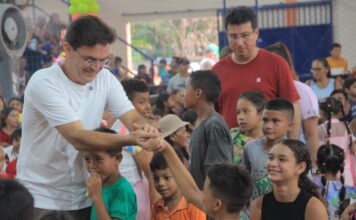 Prefeitura de Parintins promove maratona de alegria e distribuição de brinquedos no Dia das Crianças
