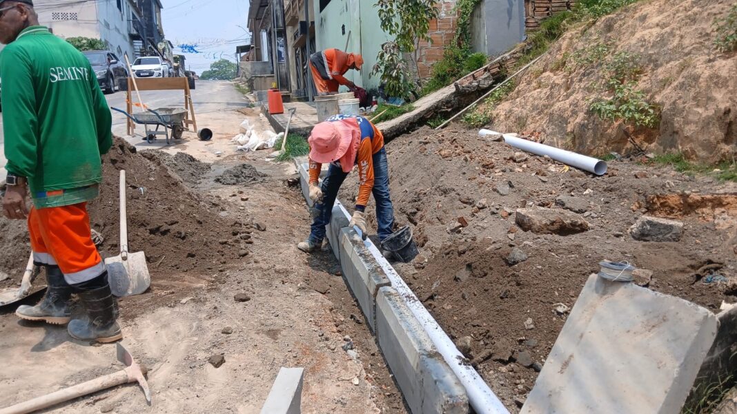 Prefeitura de Manaus recupera drenagem profunda e avança na recuperação de via no bairro Armando Mendes 5(1)