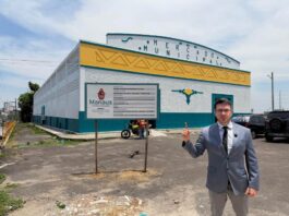 Rodrigo Guedes fiscaliza obras de reforma do Mercado da Glória, fruto de emenda parlamentar de R$ 350 mil