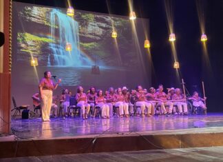 Aposentadas e pensionistas da Manausprev levam musicoterapia ao palco do Teatro Amazonas em mostra cultural