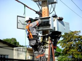 Entre apagões e contas altas: troca de fiação e medidores pela Âmbar Energia gera onda de denúncias no Amazonas